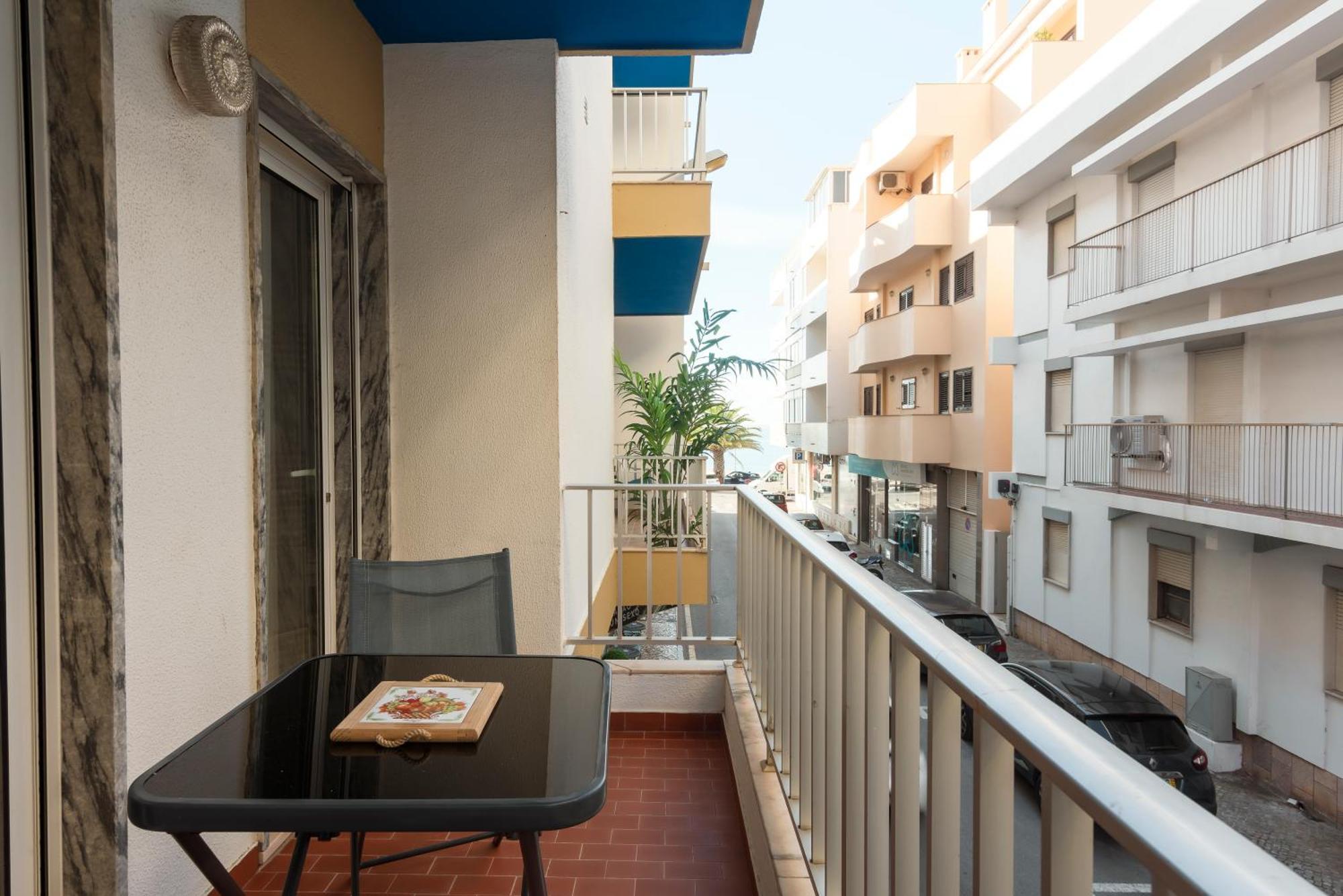 Jaune - 50 Meters To The Beach - Quarteira Bagian luar foto