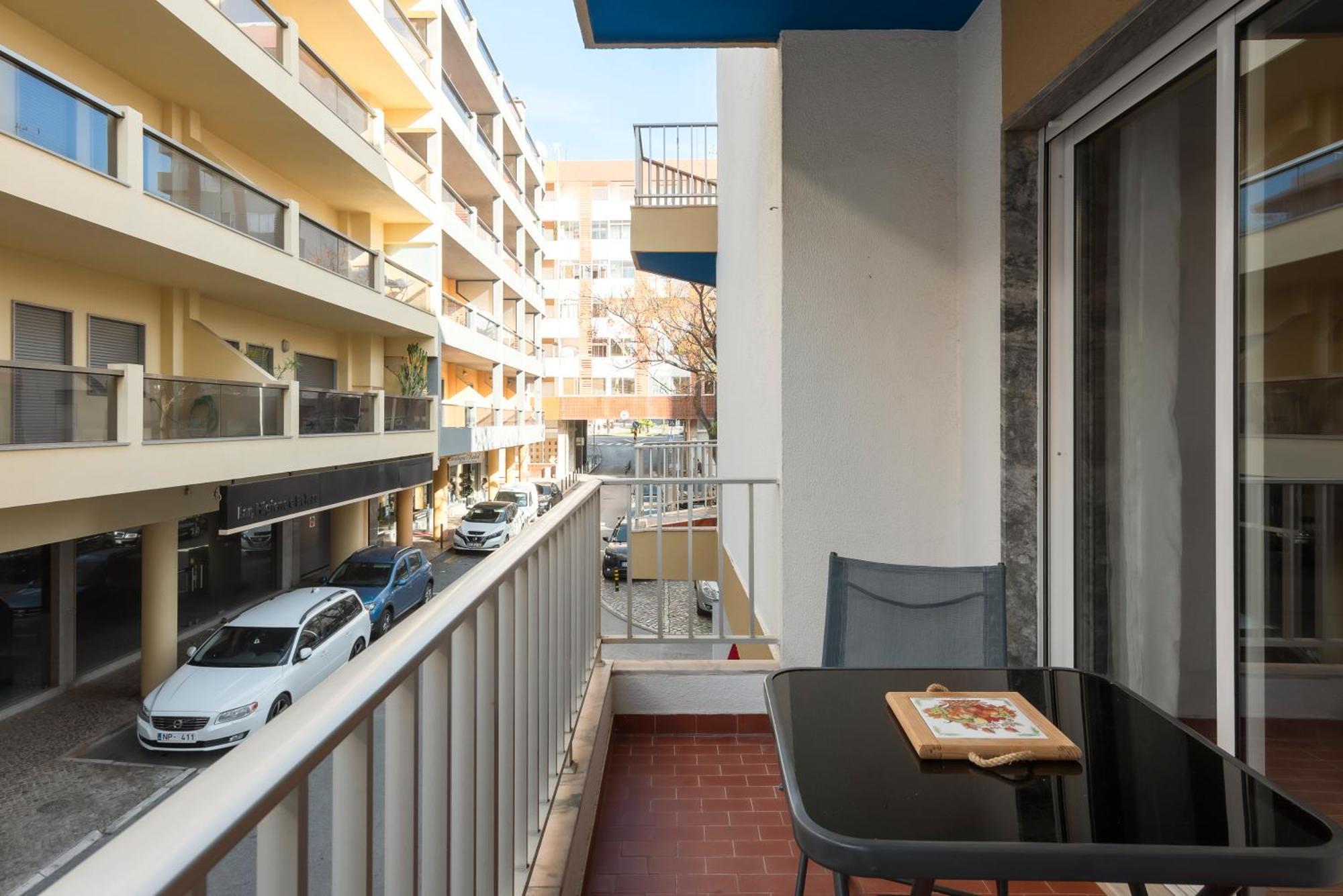 Jaune - 50 Meters To The Beach - Quarteira Bagian luar foto