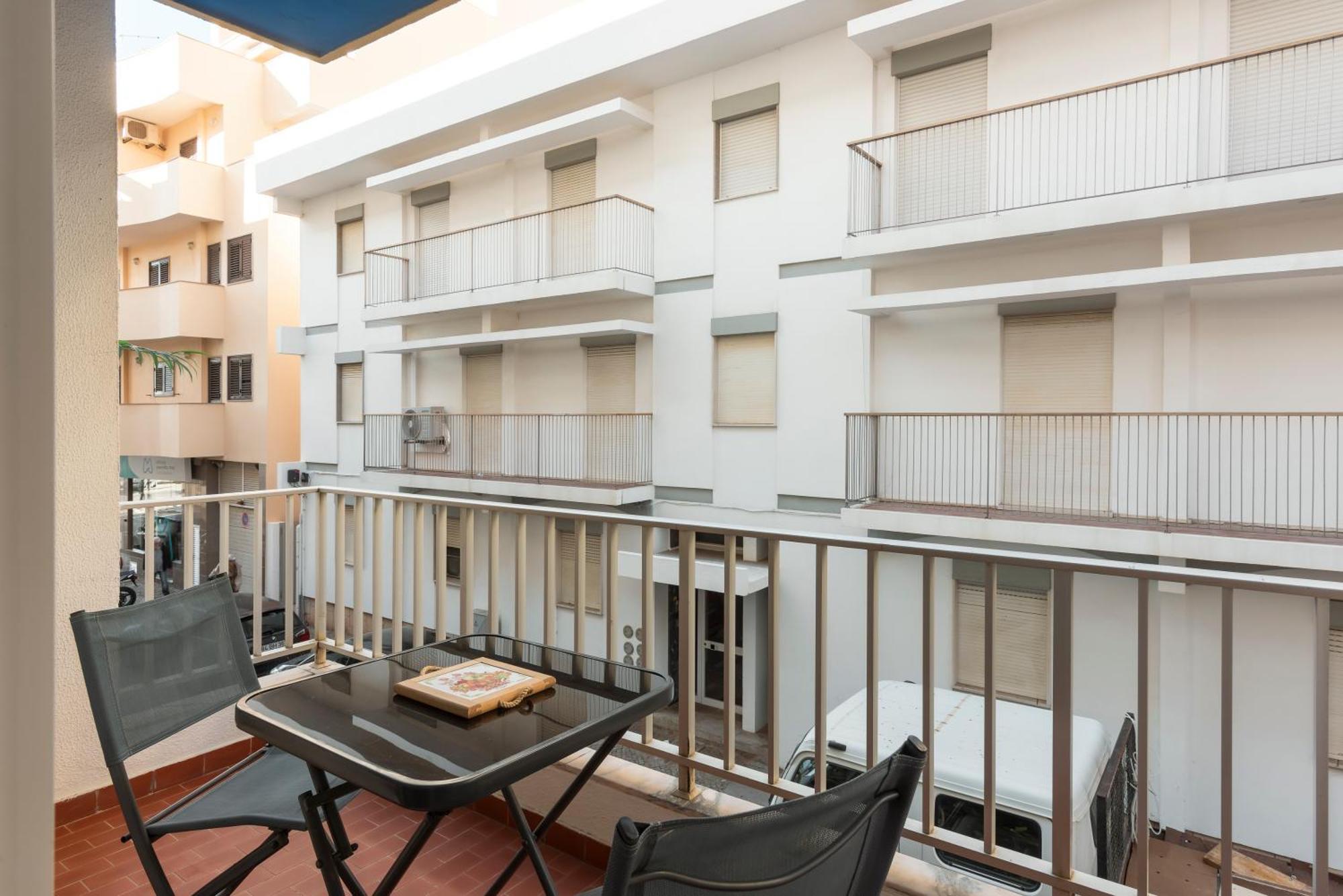 Jaune - 50 Meters To The Beach - Quarteira Bagian luar foto
