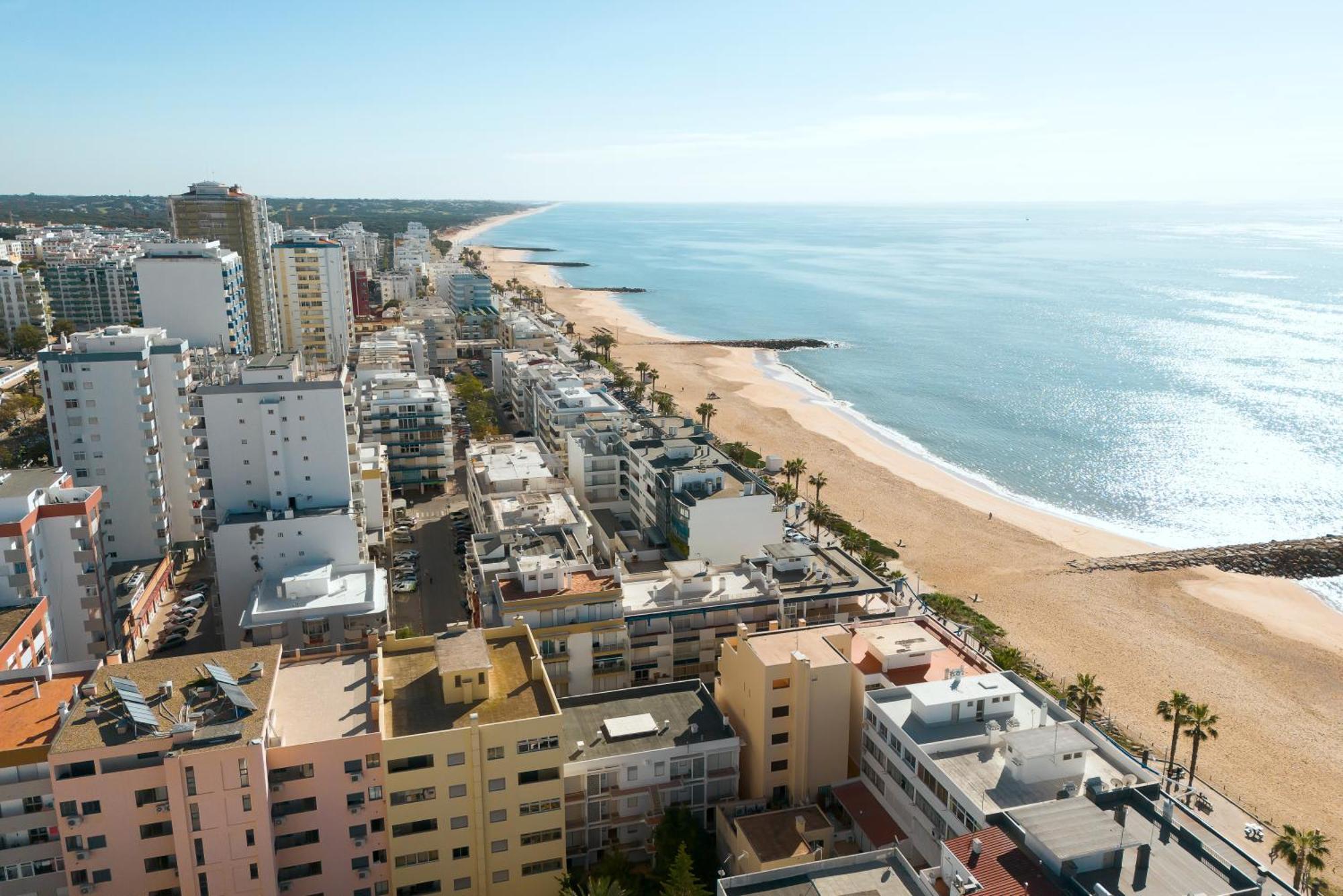 Jaune - 50 Meters To The Beach - Quarteira Bagian luar foto